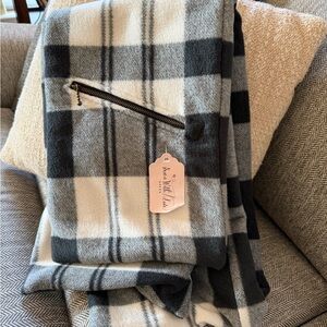 NWT Fleece Scarf with Zipper Pocket
